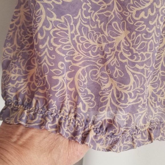 Banana Republic Sheer Violet Print Top 3/4 Sleeves and Banded Bottom Size Medium - Picture 9 of 15